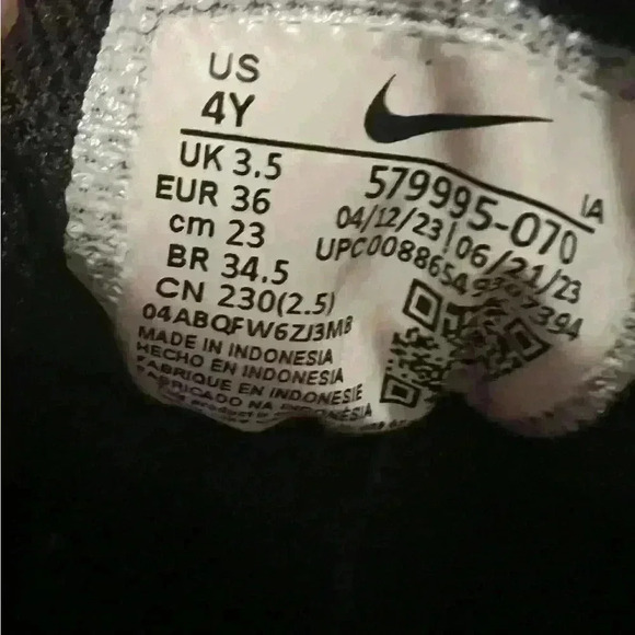 Nike Air Max  Size 4Y. Pre Owned in very good condition - Picture 8 of 8